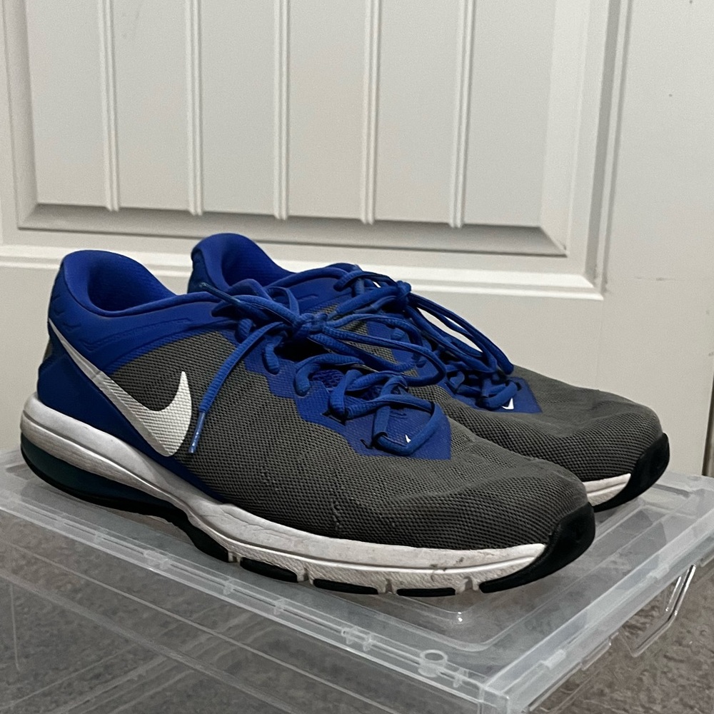 Nike tennis shoes